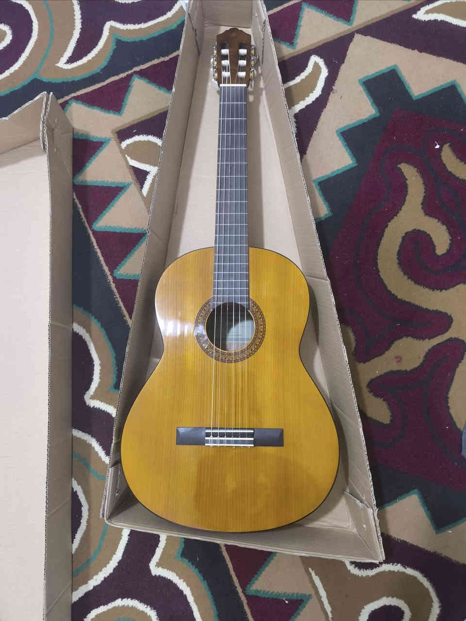 كيتار ياماها 
c45
جديد ما معزوف بيه حصلته هدية
رايده ب115 والسعر بي مجال شوي 

البصرة،
***********
