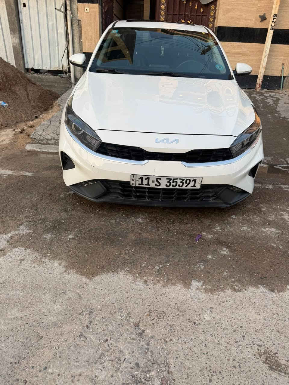 السلام عليكم
كيا سيراتو 2023 خليجي بغداد باسمي 

ماشية 84 الف سياره كفاله من صبغ

بيه بارد بسيط

مواصفات سياره

فتحة

5 ويل كب

داخل لونين

مري شفط

وبقيه مواصفات المعروفة 

مكان السياره بغداد العامرية

***********

السعر 162بيه مجال
