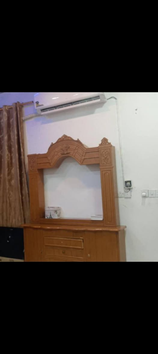 السلام عليكم غرفه نوم للبيع أخت جديده
تسكام أصلي سعره 850وبيها مجال 
ميز مرايه عوزها بس مرايه تنزل من سعر
مكان نجف كوفه شارع معمل 
للأتصال ***********
