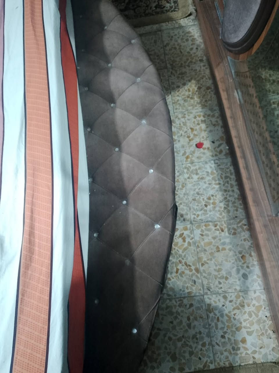 غرفه تركيه للبيع ب 500 وبيها مجال قليل رقمي للتواصل واتساب *********** مكاني بغداد الامين
