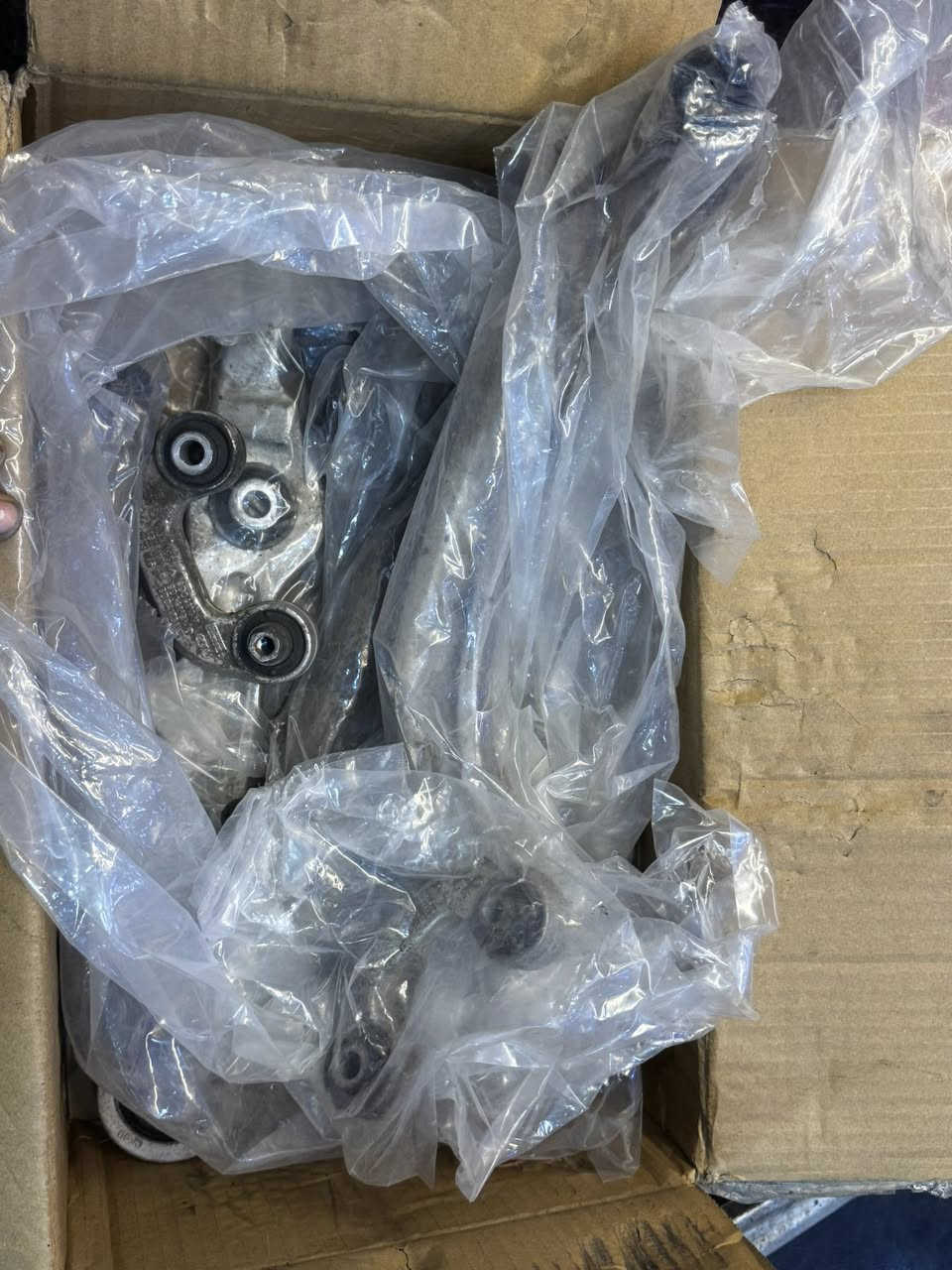 عندي غراض سيارات شركه عالميه الي يعرف بيهن يتفضل خاص 
لحد يكلي مال شنو ومنو كدامك صور


**إذا كنت صاحب هذا الإعلان وتريد حذفه لأي سبب، رجاءا أرسل رسالة إلى الدعم الفني**