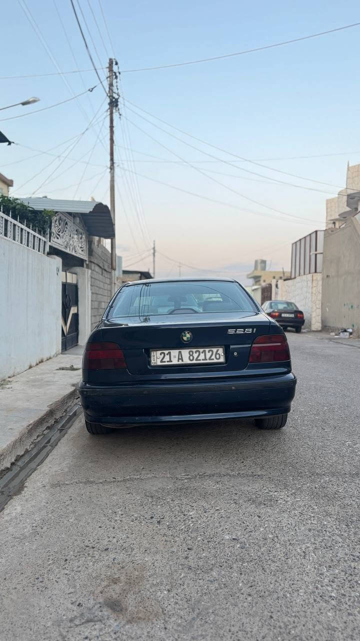 سلام عليكم بيم دبليو للبيع او مراوس حسب قناعه
موديل 1996حجم 528
كير مكينه شرط 
تبريد شرط 
بطاقه بانزين بي 
كشنات جلد 
شرط تحويل 
سعر 85او بي مجال 
عنوان كركوك 
رقم تلفون *********** كركوك, العراق
