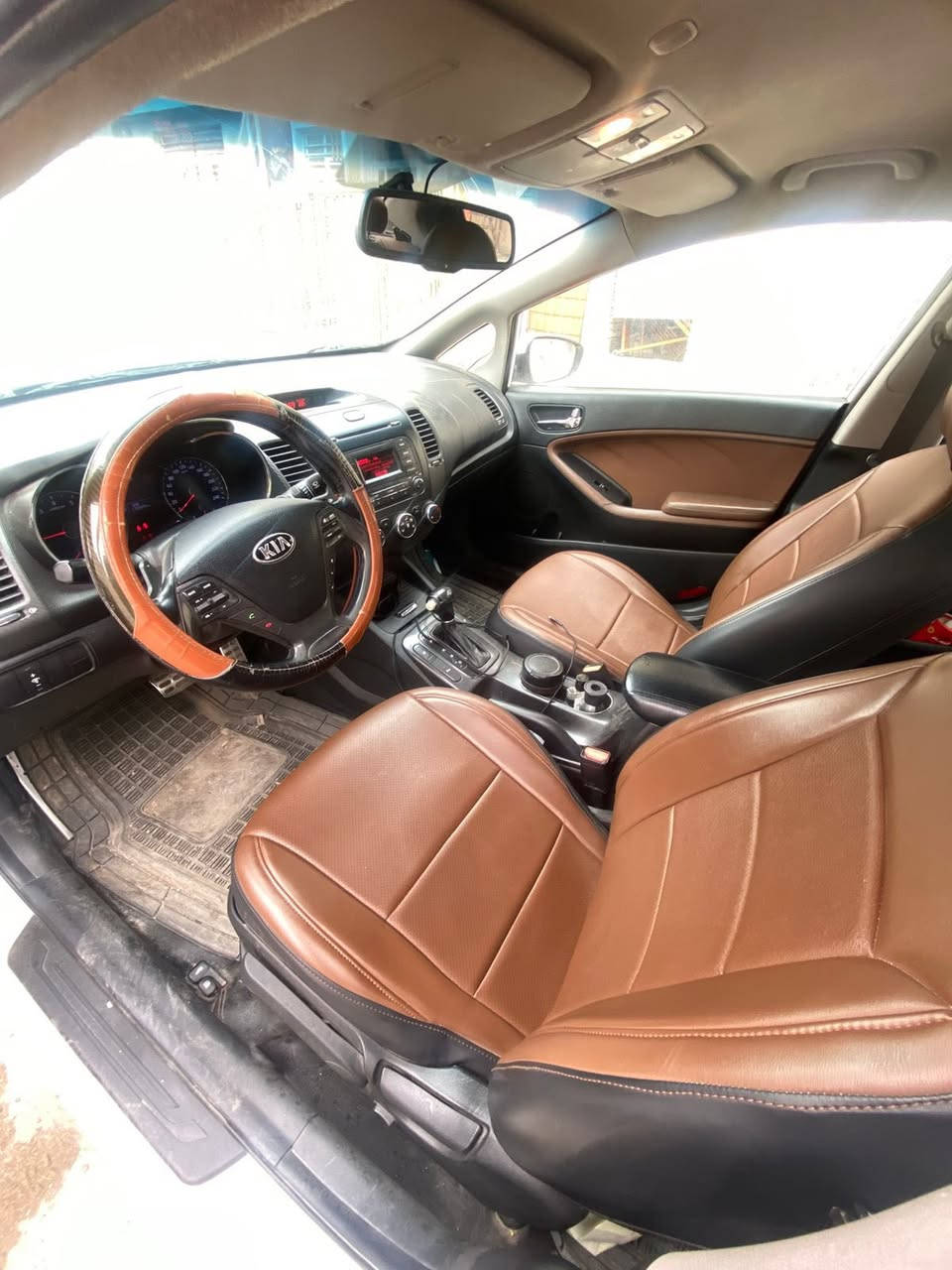 السلام عليكم            سيراتو للبيع موديل 2014سياره خليجيه مفوله حساسات ويل كب مري شفط كشنات جلد بصمه سكن امامي خلفي ليد كفاله السياره عدا الهلاهل الجاملغ الخلفي بي صبغ سياره نضيفه كير مكينه تبريد 
رقم سليمانيه الجديد ب اسمي 
سياره تخبل ونضيفه 
مكانها بغداد البياع 
السعر (125)
وبيها مجال 
للاستفسار الاتصال على الرقم 
***********
