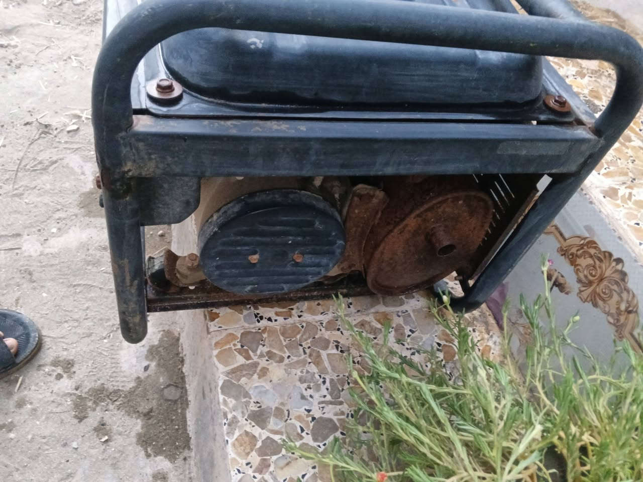 ⚡ للبيع: مولدة منزلية بحالة ممتازة ⚡
​المواصفات: صافي 12 أمبير أصولي، شغل راقي وما بيها أي عطل أو نقص.
​الحالة: High Quality & Heavy Duty (شغالة وجاهزة للعمل فوراً).
​السعر: 115,000 دينار عراقي (115 ألف)
​الموقع: كربلاء المقدسة
​رقم التواصل: ***********
