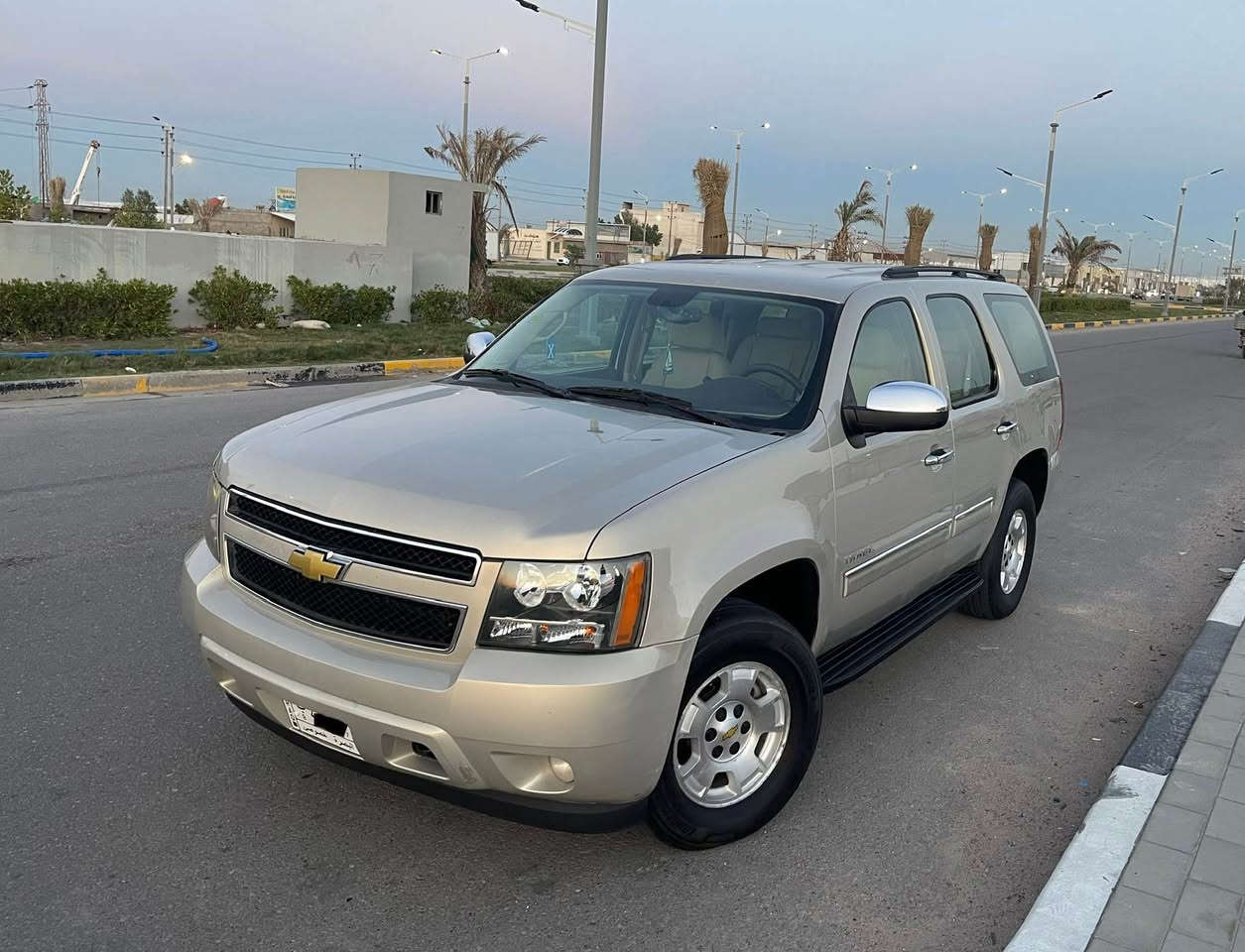 السلام عليكم ***********
تاهو 2010 خليجي 
مكينه وكير مكفولات 
حداديه امامي وخلفي جديد 
تخم تاير جديد
تبريد شرط ثلج 3 قطع
تدفئه شغاله
كهربائيات كلها شغاله 
منضومه زنون اصلي 
سياره خليجي وكلها ع بلاد
مكفوله عدا فقط ارباع الابواب الخلفيه اثر خياس بسيط 
الباقي كله مكفول ضربه صبغ تبديل 
سياره جاهزه من كلشي 
رقم بصره تحويل ثاني يوم 
مكانها ابو الخصيب مهيجران 
سعرها 205 بي مجال قليل للشراي 
بيع فقط بدون مراوس 
*********** رقمي ابو الخصيب, البصرة
