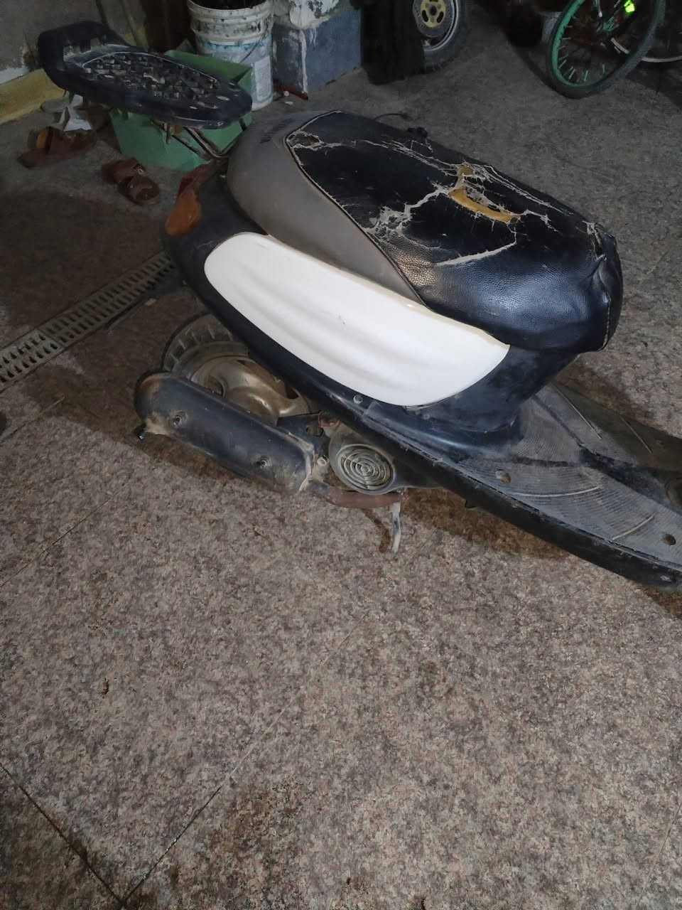 منغولي لبيع مكينه حلو شلع مشي كهربايات كله شغاله نقص بس باتري ٢٢٥ وبيه مجال *********** مستعجل عليها
