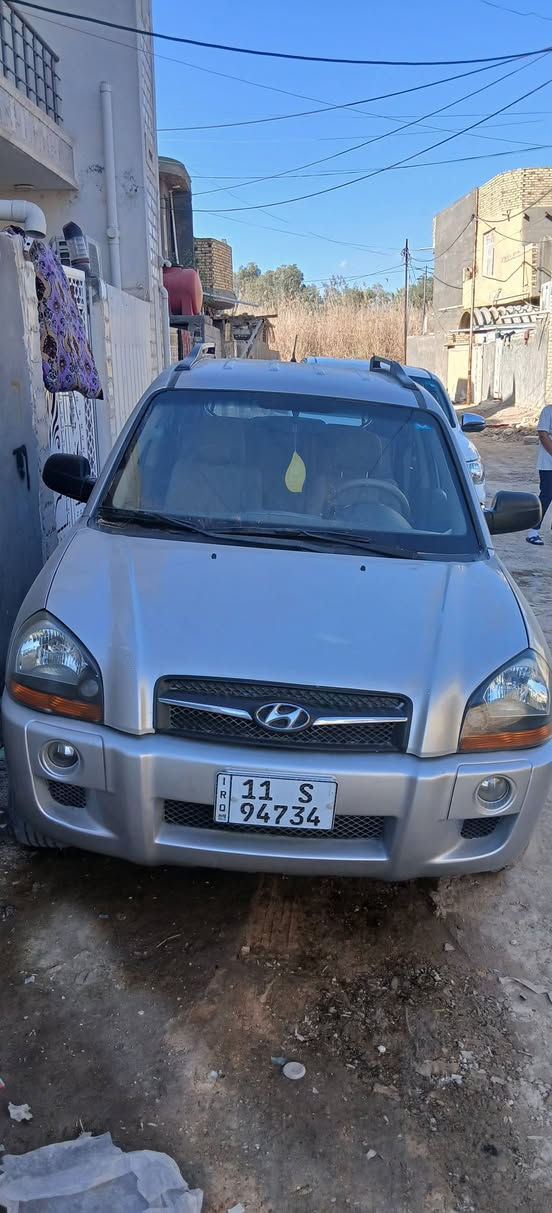 توسان ٢٠٠٩ رقم بغداد تدفئه تبريد كير ومحرك جدد بيه صبغ جاملغ ايسر وبنيد اثر جراد وبارد بسيط بالجاملغ الايمن سياره مال بيت نضيفه جداا العنوان بابل للاستفسار الاتصال عله الرقم *********** السعر المطلوب ١١٢ وبيه مجال بسيط
