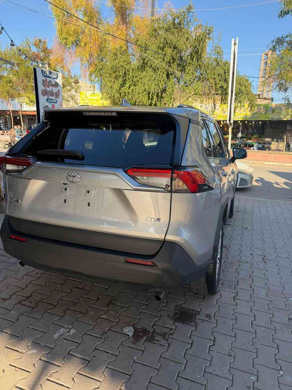 راف فور ٢٠٢٤ مواصفات xle premum يعني فول مواصفات 
كسنات جلد رادار ٣٦٠ سلايد ويل كروم سنوق شفت بصمة 
موبايل شحن 
سيارة بدون ايرباك حادث فقط جاملغ سكن بدون دواخل بدون ارباك وية شبر من خشم بنيد 
بجم خلفي كبس مكان سيارة كركوك 
سعر ٢٣٥ و بي مجال 
*********** كركوك, العراق
