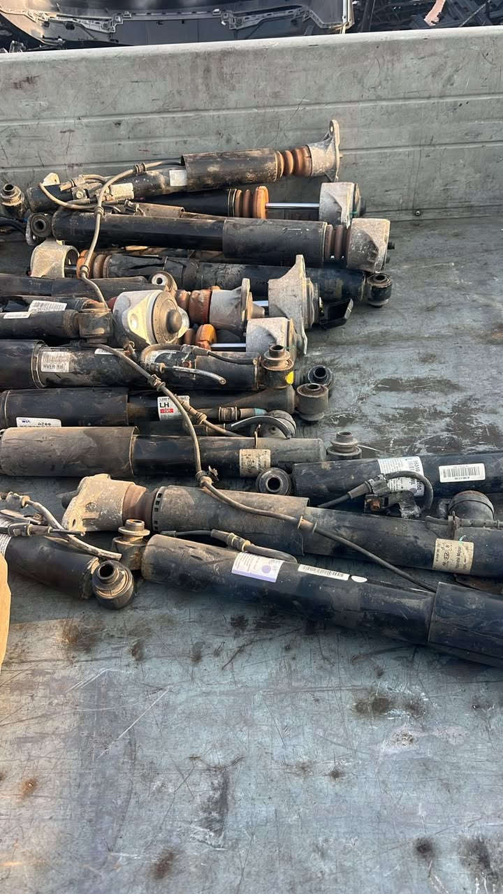 كافه لايتات وبك لايتات جي ٧٠وجي ٨٠ وجي ٩٠ وجي في ٧٠ وجي في ٨٠ يوجد حداديه امامي وخلفي يوجد دبلات امامي وخلفي يوجد قواعد دبل يوجد ستدات ويل يوجد باتري جنسيس يوجد

العنوان ديوانيه التقيه ثالثه على طريق النجف مقابل بانزين خانه القصواء مجمع بشار البديري 
***********زيودي البديري 
***********زيودي 
***********زيودي 
يوجد خدمه توصيل الجميع المحافظات
