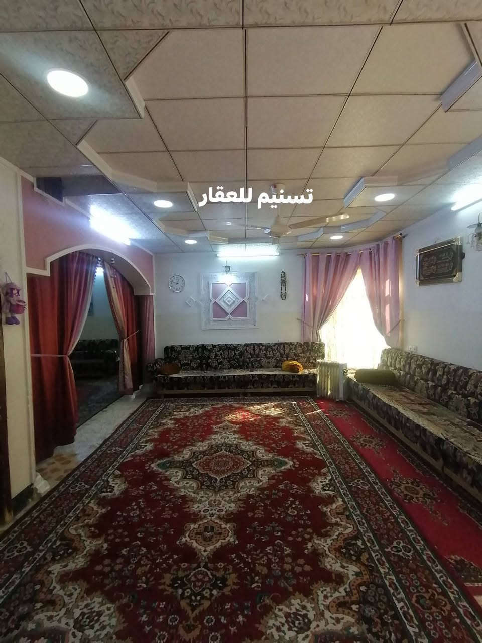 دار للبيع (بيع مستعجل) 
(السعر ٢٤٠) الدار نظيف ينباع بحساب ارض
الموقع : حي الرفاعي (قرب مدرسة خالد بن الوليد)
المساحة :   300 متر ركن
الأبعاد : 15*20
الاتجاه : قبلة وشمال
شارعين بعرض 15 متر
ط1 غرفتين واستقبال وهول ومطبخ وغرفة طعام ومخزن عدد 2 وصحيات داخلية وخارجية وكراج وحديقة
ط2 ثلاث غرف وهول وصحيات ومخزن وسطح ناصي وعالي
(سند حديث المكاتبة مع الشرعي) 
للاستفسار
***********
***********
نستقبل طلباتكم العقارية بيع شراء ايجار
