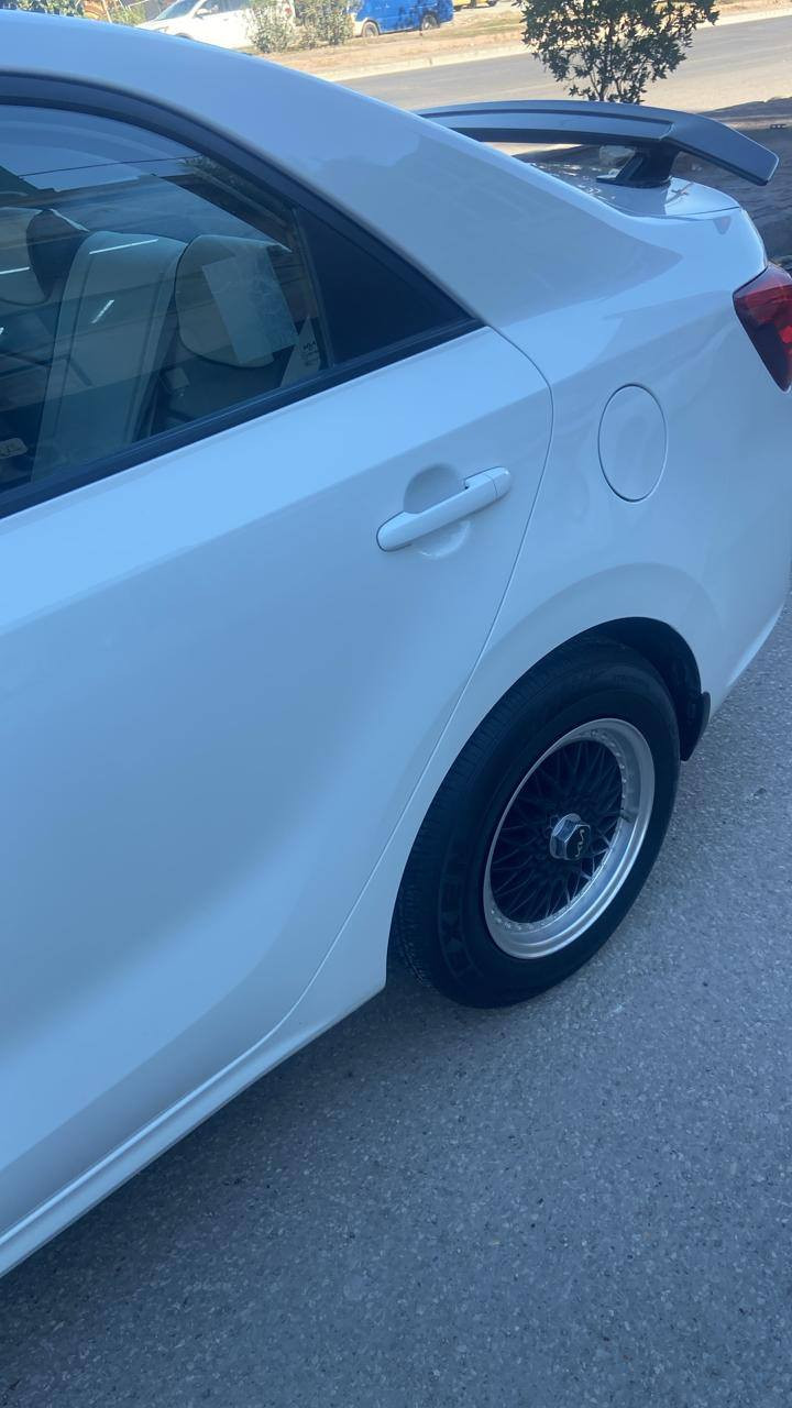 السلام عليكم كيا بيجاس موديل 2024 ماشيه 21الف رقمها بغداد الانكليزي الجديد  سياره بأسمنه مكفوله كفاله عامه ماعدا شخط بسيط بالباب الخلفي اليمنى وسونارها موجود بالمنشور سعرها 120 وبيها مجال مكاني بغداد تقاطع درويش حي التراث وهذا الرقم ***********
