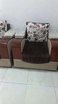 للبيع قنفات بحاله جيده لل تواصل 07778826114