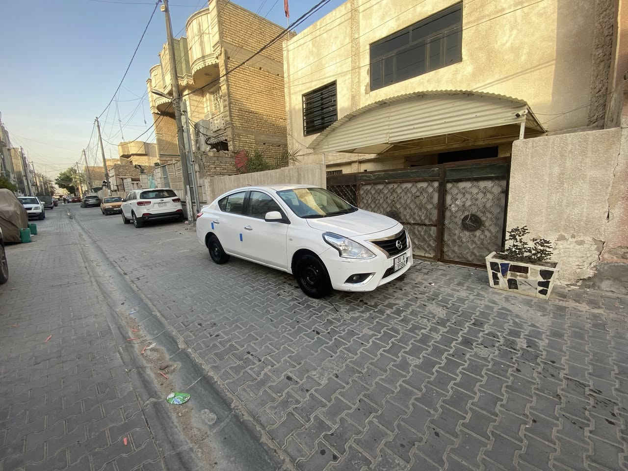 السلام عليكم
للبيع نيسان هندي  مديل 2016
3صبغ ولباقي مكفول
شاشة  وكامرة بك وحساسات 
تخم تاير جديد 
محرك وكير جديد 
تبريد ثلج ❄️ 
صدر امامي خلفي جديد 
سيارة جاهزة بدون اي نقص 
رقم 20ديالى بسمي هزة جديدة جامة امامية جديدة 
السعر 88وبيهة مجال بسيط 
عنواني بغداد الكرخ 
هاتف ***********
