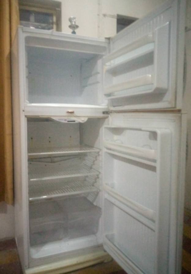 السلام عليكم ورحمة الله وبركاته
أخوان عندي ثلاجه للبيع شرط شغاله ونظيفه
السعر 225' (***********)
