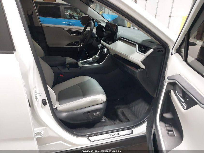 سلام عليكم راف 4 لمتدد فول 1/1 كلين بدون اي حادث 2024 مكفوله السياره من الشخط دخول جديد ماشيه 17 الف كيلوو مو ميل رقم انبار شهداء بأسمي السياره جديده جديده 
سعرهاا 320 
***********
