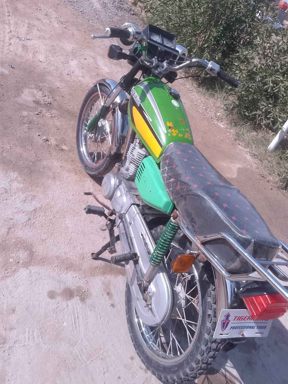 السلام عليكم دراجه اربعه كير للبيع شاصي 15 معمره 23 اوراق اصوليه للبيع او مراوس بتلفون  او ايباد وكلشي وسعره    ***********
