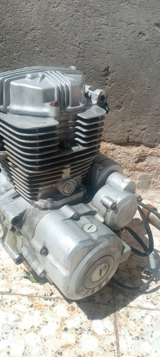 سلام عليكم اغراض البيع
المكينة سعره 65الف ناعمه و حلوه بس النمره الثانيه تعبر سن 
ال سبيرات الواحد ب 20 الف جوب 
الصالنصه ستيل هيه ول بوري ب 10الف 
هاذا رقمي ***********
