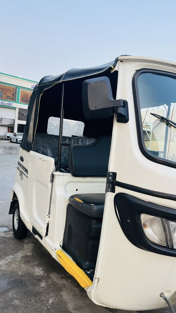 تكتك مديل 2022رقم وسنويه مكينه مجفته و بيه بس ضربه بلغد والباقي كفاله من الضربه  سعر 7وبيه مجال بسيط رقمي ***********
