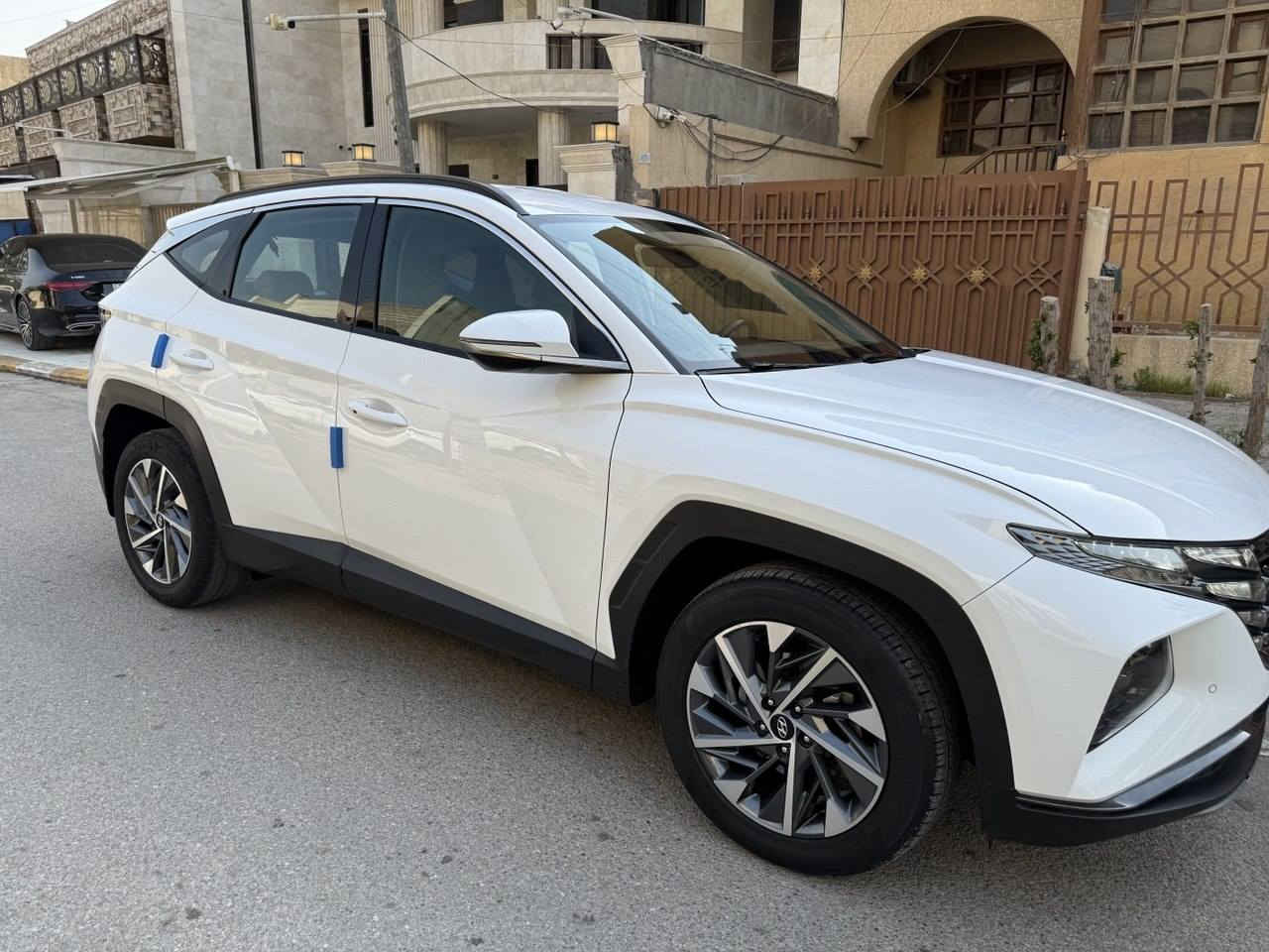 السلام عليكم توسان خليجي للبيع
2023

موصفات 

بصمه عدد٢

تبريد قطعتين

شاحن لاسلكي 

اوتو هولد 

هندبريك دكمه

كامر دواره 

كشنات الامامية كهرباء 

حساس امامي خلفي

مانع انزلق 

لايتات زنون مع تحكم برتفاع لايت

تثبيت سرعه 

محرك ٢٠٠٠ سمارت 

تشغيل عن بعد

ماشية56509كيلو متر

بيه تبديل باب خلفيه جهت اليمين مع الصبغ

او الباب الامامي نصفه مصبوغه 

او حافت البنيد شويه بارد 

عنوان بغداد شارع المغرب

رقم ***********

السعر ١٩٢ اوبيه مجال
