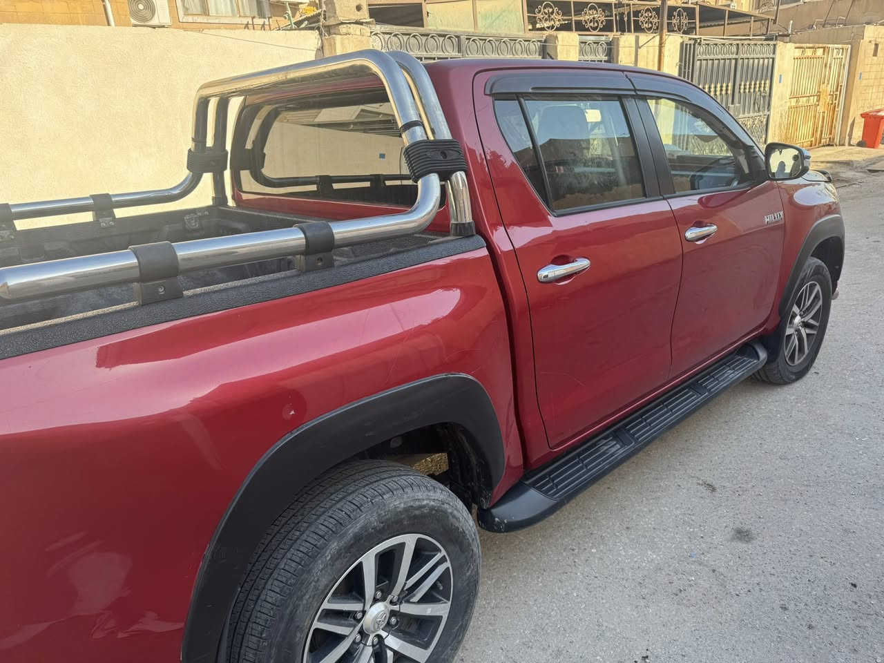 السلام عليكم من رخصه اخوتي الادمنيه الغوالي بيك اب تيوتا هايلوكس  2017 تو ويل اوربي كير اوتوماتيك السياره بالحقيقه بعد احلى السياره كفاله البدي من الحادث و الصبغ ما عده شبر بالمدكر الخلفي و ما مصلحه تجي وتشوف و تفحص وين ما تريد مكينة عالبلاد برغي ما مفتوح بيهه بيهه نفخه و تنقيصه توني امبدل السوبر مالتهه السياره بيهه تنقيصه مثلها مثل ال 2025 الزيرو كولهن اينقصن سيارة بيت و ما معروضه بمعرض ولا مشتغلة بخط 
السعر / 220 و من تجي تدلل حك الجيه
العنوان - البصرة - الهارثه 
الاتصال على الرقم ***********
اخوكم ابو ادم
