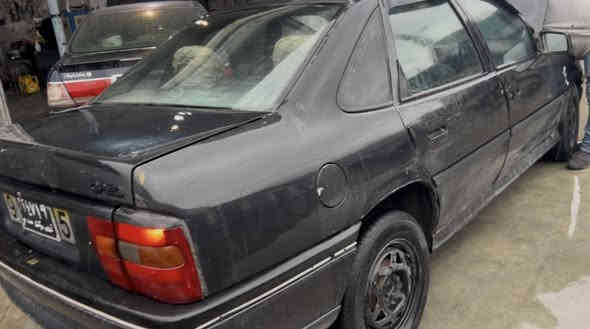 بەناوی خوای گەورە 
ئۆپڵ ڤیکترا مۆدێل 1995 بەسمەیە 
مەکینە شازدەی قایش پانە سڵایدە بئ دەعم و لێدران 
ناوەو دەشبولی لۆکە
گێرومەکینەی بەشەرتن
نرخی 12وەرەقەو مجال
لەڕانیەیە
***********
ڤایبەرو وەتس ئەپی لەسەرە
