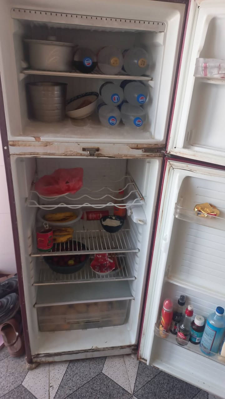 غراض نضيفة نضيفة
ثلاجة سعرها ١٥٠ الف
طباخ كريازي مصري النار مالته فول بسعر ١٧٥ الف
مجمدة جديدة جديدة الحجم الجبير سعرها ٢٥٠الف
سبب البيع الانتقال 
الاتصال على الرقم 
***********
