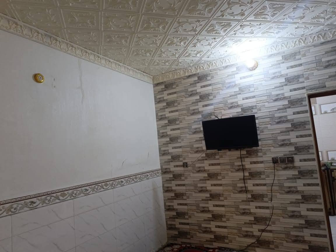 #ياالله_يارزاق
#اللهم_صل_على_محمد_وآل_محمد
#ياالله_ان_هذا_رزقنا
#عرض_للبيع_جديد_مامطروق
#بيت_مساحة100_م_طابق_ونص
#خلف_التجاري_شارع_السبيس
#شريط_حي_المكرمة
#يتكون_من
#غرفتين_صالتين_مطبخ_استقبال
#صحيات_داخلية_خارجية
#سطح_طارمة
#البيت_حاليا_مرهون_30_مليون
يباع بسعر 85 مليون دفع اذا تحب 55 وباقي 30 مليون للرهان يوم 1/7/2026 واذا تحب تجدد الرهن ماكو مشكلة. بالقرب منه سوق وخط كيات وكافة الخدمات
للتواصل الاتصال 
***********/ابو عباس الخزعلي
