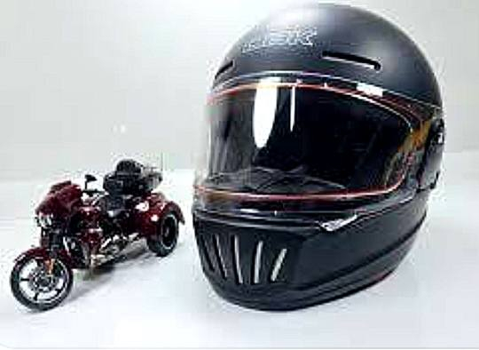 خوذة دراجة نارية من ماركة VGV الحاصلة على شهادة السلامة ومزودة بحاجز رؤية واسع وشفاف و بطانة داخلية قابلة للإزالة والغسل مع حقيبة حفظ اصلية (القياس M)


**إذا كنت صاحب هذا الإعلان وتريد حذفه لأي سبب، رجاءا أرسل رسالة إلى الدعم الفني**