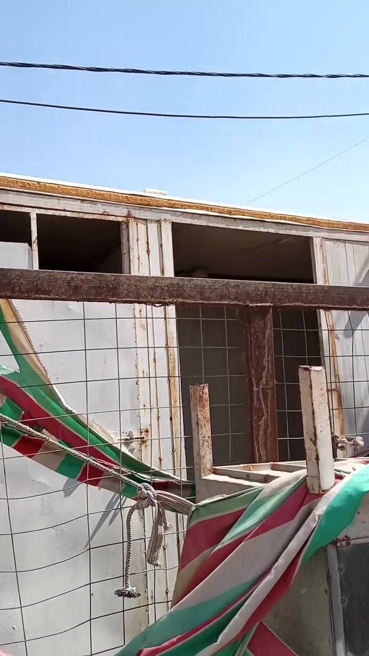سلام عليكم كرفان5×3+حمامات +حديد جادر عرض 10امترات
 للستفسار اتصال على رقم ***********
