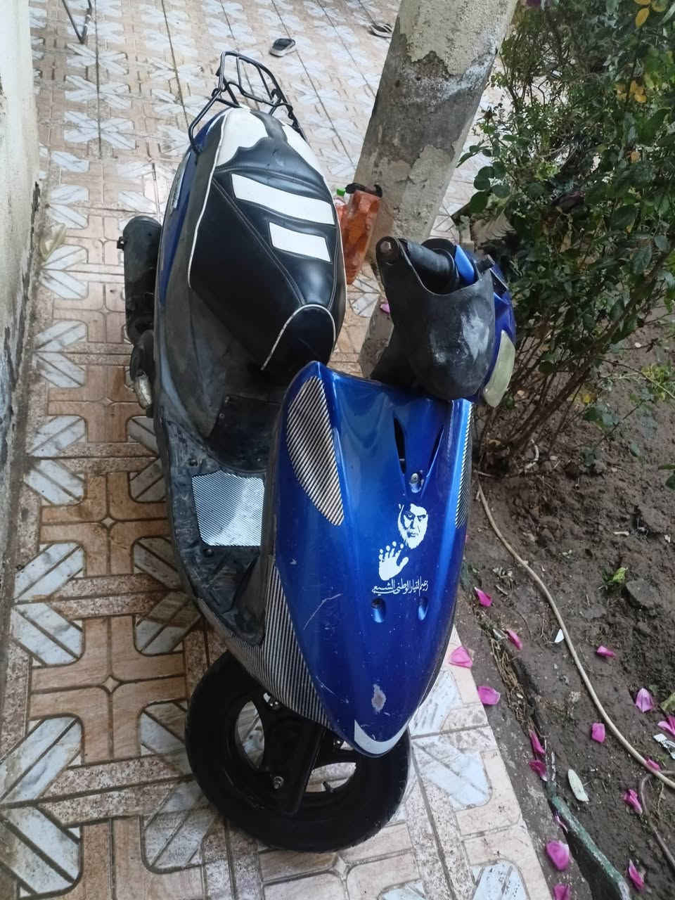 السلام عليكم
ادرس ياباني قديم  للبيع نوزل الدراجه خير من الله مكينه ناعمه عوزها نوزل  نوزلها تعبان مكان كوت سعر 325وبيه مجال خاص او اتصال ....(***********)
