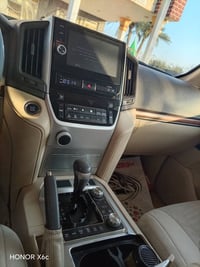 للبيع لاندكروز 2017 سيارة جديدة فول موصفات محرك 6 ترهم مراوس التواصل ب...