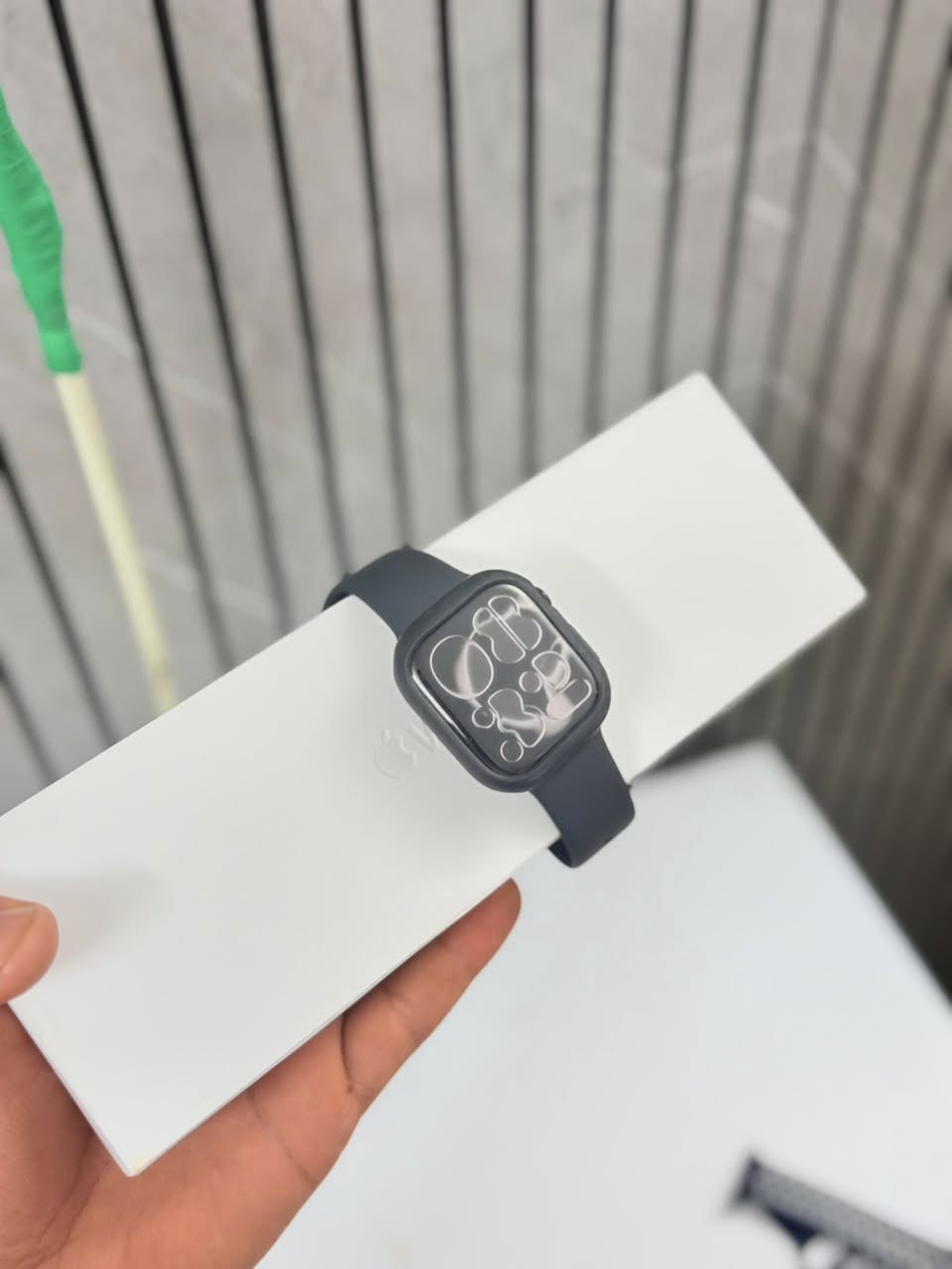 ساعة ابل واج سيريس 11
حجمها : 46mm
نسبة البطارية : 100 %
نسبة النظافه : %100
السعر :530 الف بي مجال قليل  شخط واحد ما بيه مراسله عله واتساب ***********
