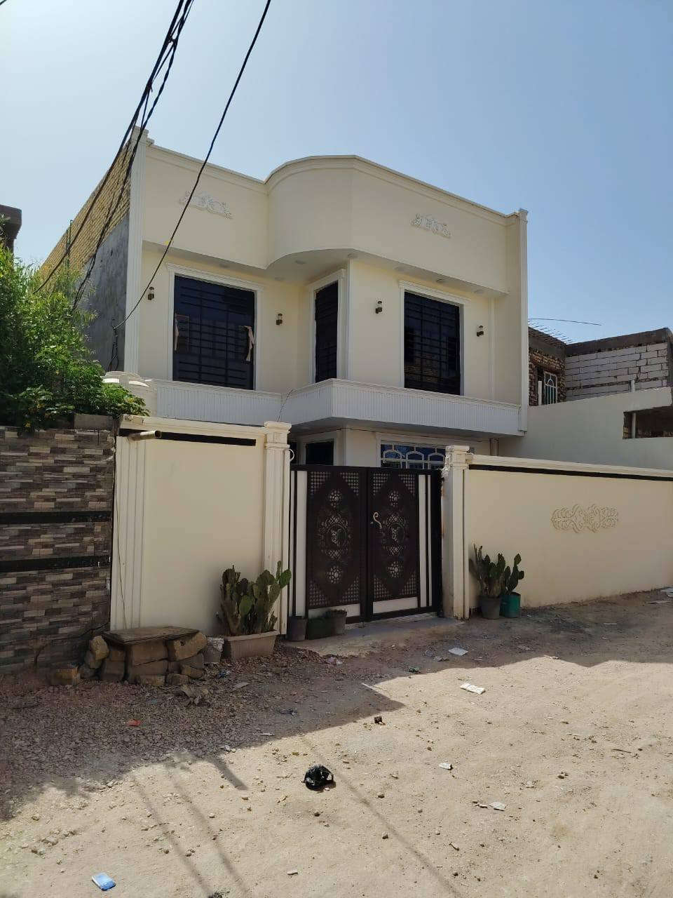 دار للبيع مساحه 360متر طابوزراعي سند 25موقع الدار شارع 80من جهة كربلاء موقع الدار مقابل شارع الحسينيه الفرع الي يم الحوم سفينة النجاة السعر وباقي التفاصيل خاص اوتصال 
***********اتصال 
***********وتساب
