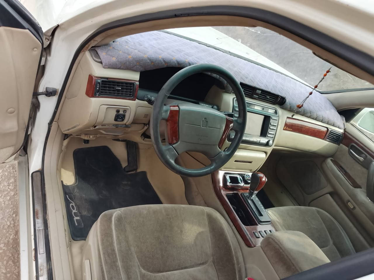 السلام عليكم للبع تيوتا كراون ملكه رقم كركوك موديل 2002 اربع دكم كرستال اصل شاصي 175 ديفور الجبير اربع كشنات كهربائي تخم تاير حداديه جديده مكينه وكير خير من الله السيار كصه قمار مكفوله من نقل جثه ورسميات ماعده الكصه
العنوان النجف الاشرف الكوفه 
‏‪لمعرفة السعر وتصل على الرقم ‏‪***********‬‏
