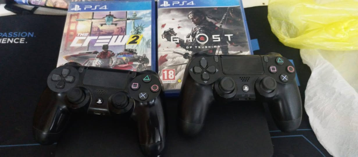 بلي 4 مستعمل نظيف جدا متروك فترة يعني ما مسخدم هواي مع ملحقاته
يدتين و قرصين الي هن كوست و ذا كرو و كيبلات التوصيل
شغال ميه بالميه لا تعليك و لا اي شي
السعر 250 مع اليدات و الاقراص و الكيبلات و هم بي مجال
اذا عندك اي استفسار ثاني 
راسلني واتس: ***********
او اذا تريد تدك عليه رصيد: ***********
الموقع البصرة المشراق
