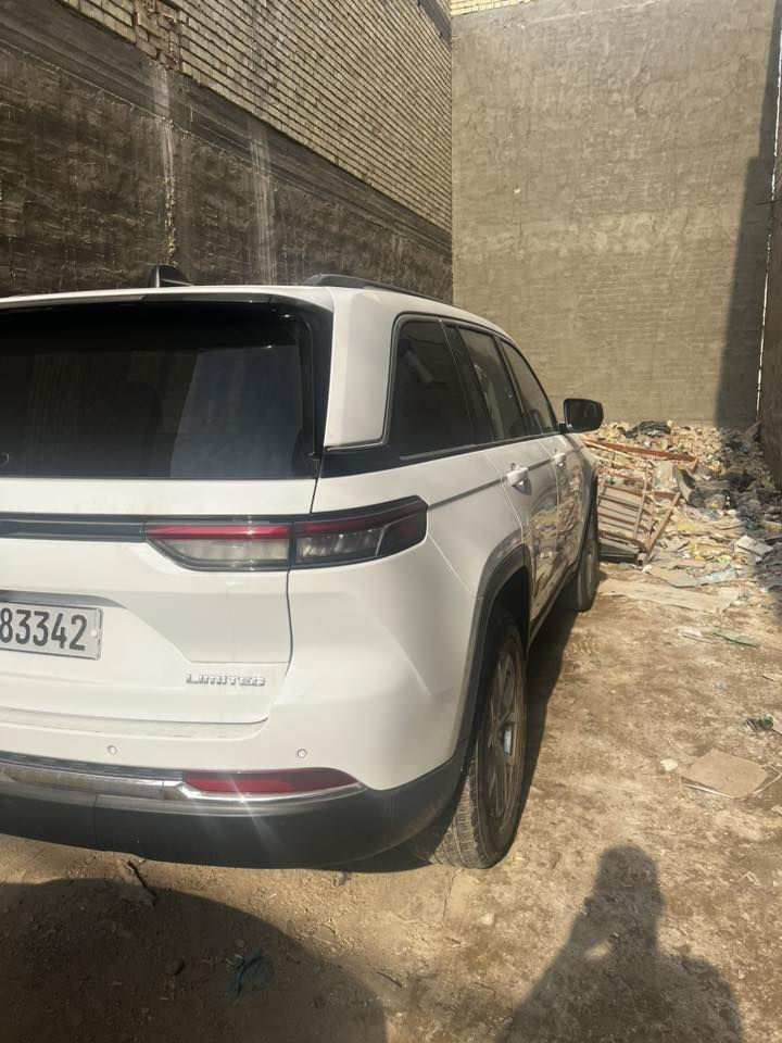 لسلام عليكم جيب لاريدو لمتد
مديل 23 ورارد مريكي بيهة ربع جاملغ بارد وبيهة نص اباب سايق معجون من مريكة سيارة نص فول سيارة نضيفة بمعنة كلمة 
ستة سلندر 3600 رقم بغداد تحويل مباشر 
اسعر راسني خاص الرقم***********
اعنوان الدورة الستفسار
