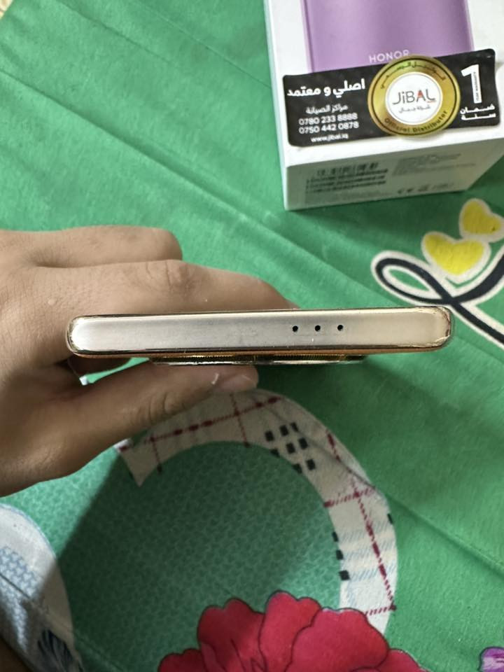 سلام عليكم جهاز هونر X9c جهاز نظيف كلش ذاكره 256 رام 12 لون برتقالي بعده ب ضمان مثل ما تشوف بعده ب ضمان مخلصان شاحنه و الكفر الأصلي وياه بعده ب لزگة الوكالة استعمال قليل مجرد تصفح بس بيت السيمكرت من جوه مضروب ف ما يأثر ابداً جهاز كلش حلو ظهره جلد سعره 330 و بي مجال مكاني بغداد المدينة رقمي ***********

