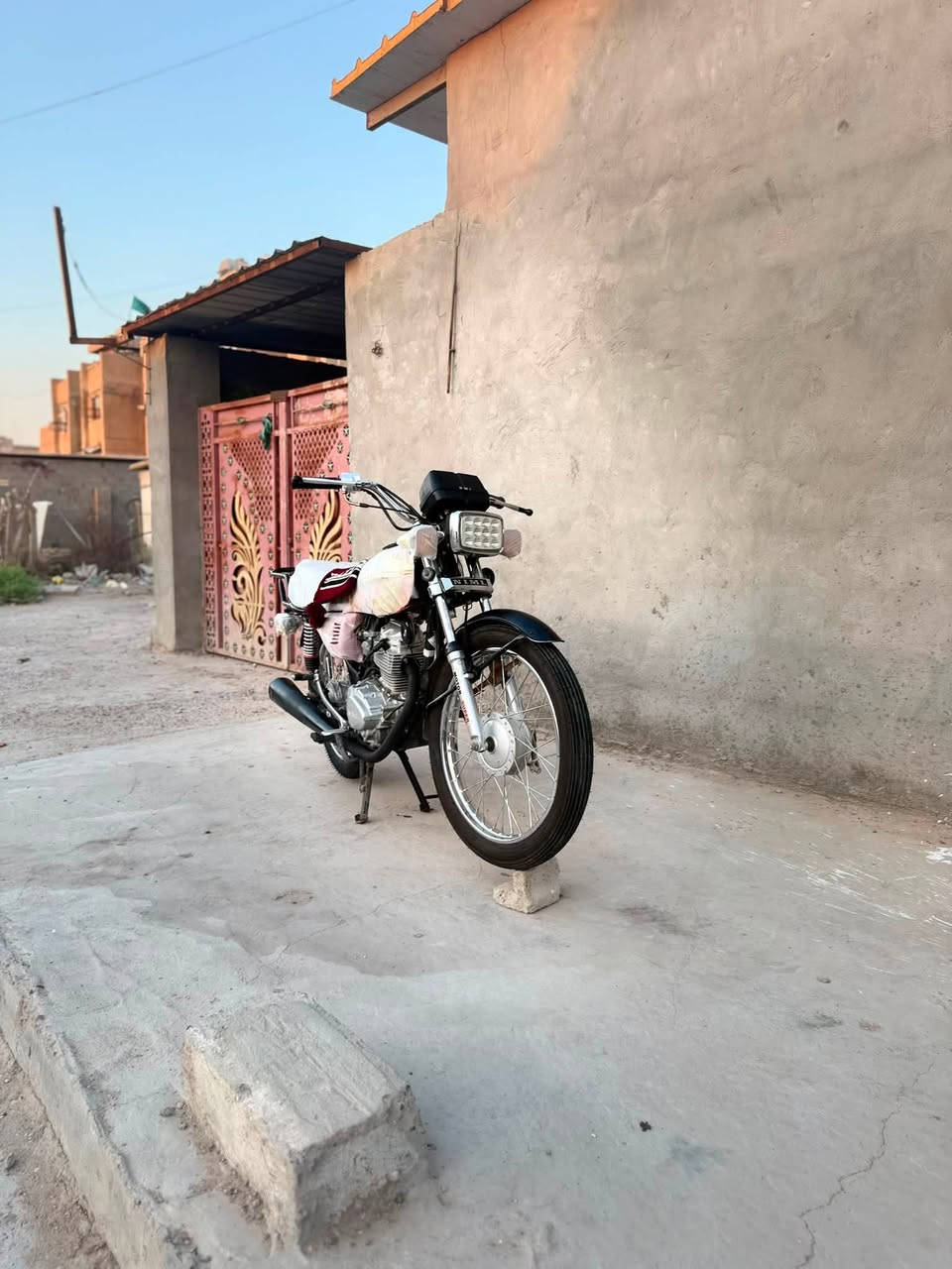 سلام عليكم 
نامه موديل 25 مكفوله كفاله عامه أورق سكنر كهرباء اشاير لايت كله شغال دراجه شلعه معدل فول سعرها 625 وبيه مجال بسيط شراي يتصل 

‭***********‬📞

