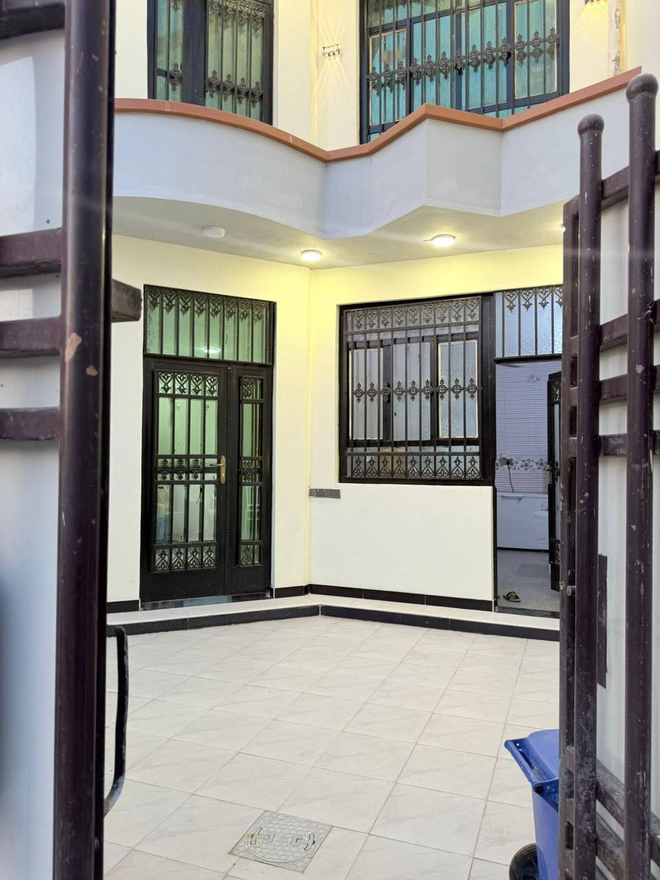 دار للبيع المساحه 150م بناء حديث 3غرف نوم درجة اولى
شارع 20 الموقع ابي غرق حي الحسين 
السعر 160وقابل للتفاوض الاستفسار الاتصال ‏‪***********‬‏
***********
