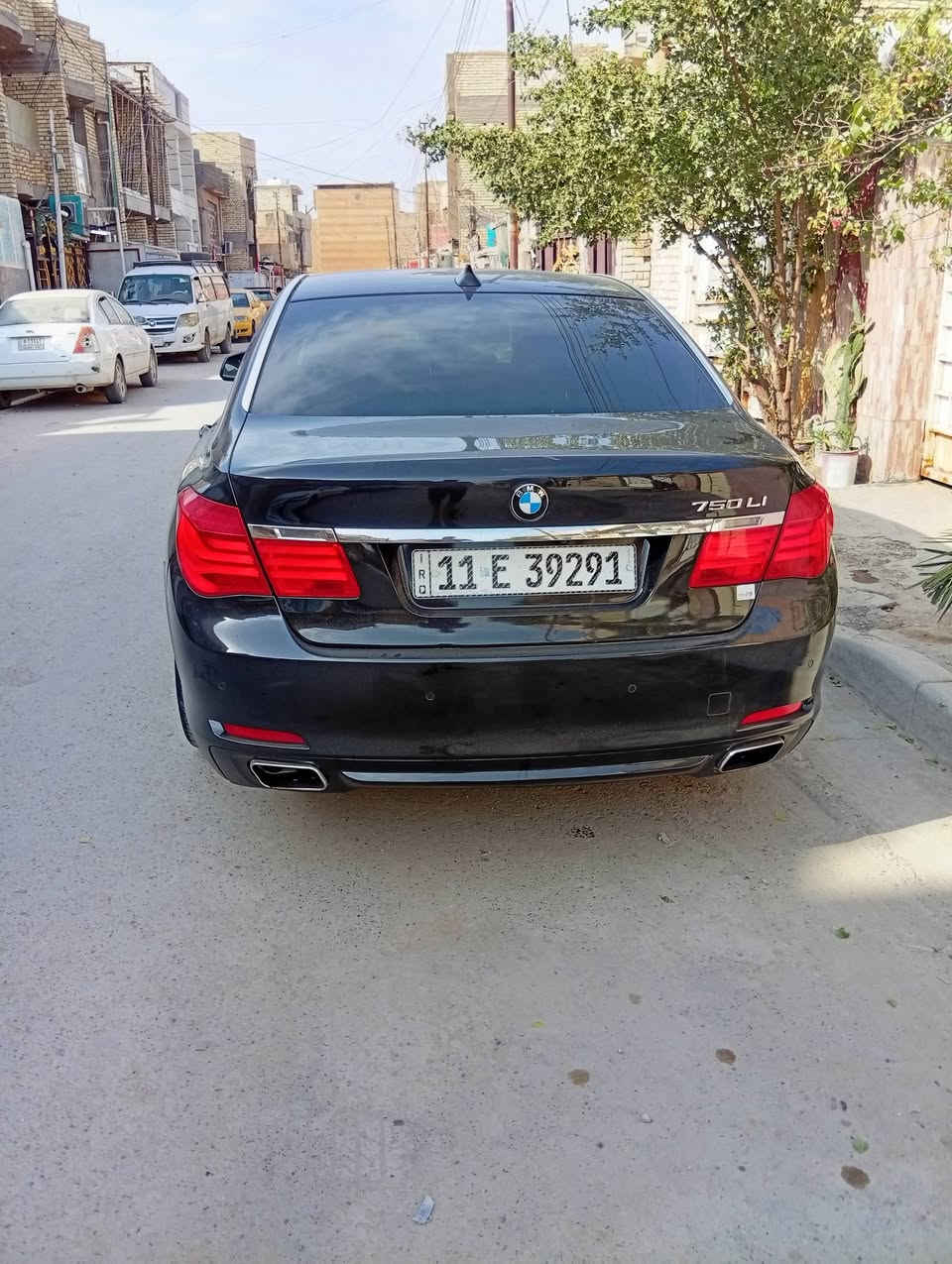سلام عليكم للبيع BMW
موديل 2009 رقم بغداد حجم المحرك 750 مصبوغه حزام جاملغ  الخلفي السائق طخه بسيطه والباقي مكفول المواصفات / رادار ذاتي شوب ناظور ليلي كاميرات محيطه رادار بالمري ستيرن كهربائي كشنات تدفئة وتبريد تخم تاير صدر امامي وخلفي جديد مع ادامه كامله لمنظومة التبريد ومواصفات كثيره السعر 150 وبي مجال أو الغمراوي حسب القناعة عنوان بغداد الشعب موبايل ***********
