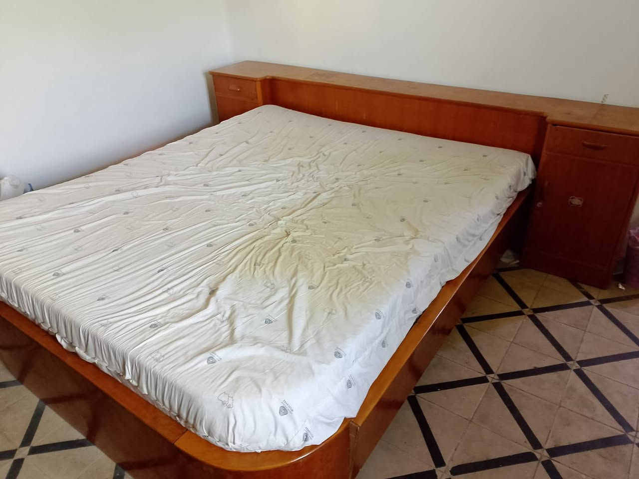 غرفه نضيفه للبيع سعر 450 الف مكاني مركز الحله للاتصال المباشر ***********
