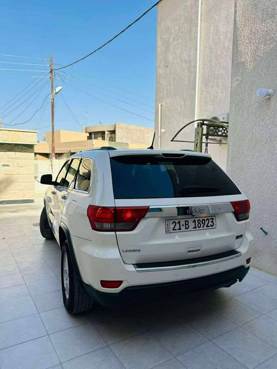 جيب لاريدو 2011 المقدس 
مكينه 3600
لون ابيض 
شمالية 
بصمه 
ضرر باب خلفي وربع من باب الصدر من جوه فقططط بدون دواخل ركز حادث مو امامي 
بنزين تسحك عادي مو محسسن 
السيارة مكفولة من كلشي غير هاي القطعه وربع
راسلني ادزلك سونارها وشرط الفحص 
السعر 158 وبيها مجال قليل بيع مستعجل
***********
مكان السياره ديالى بعقوبة
