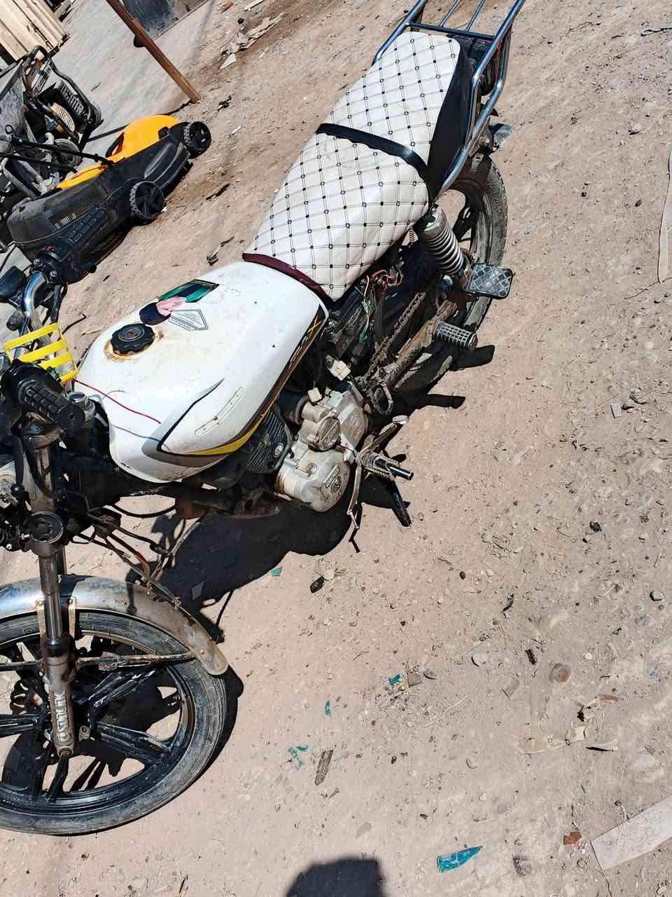 درجة سيفان موديل 2021 بدون وراق كاملة سعر 350 بي مجال قليل مكان ديالى خان بني سعد 
‏‪***********‬‏
