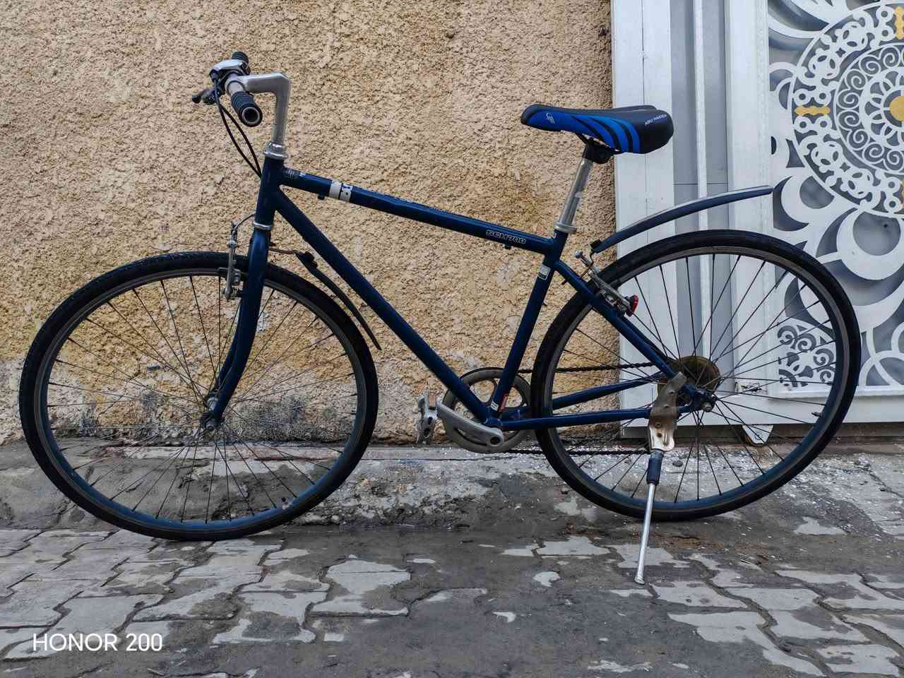 السلام عليكم للبيع c700 كير6 نمر بركات كله شغاله باسكل نضيف السعر 100 وبي مجال شي قليلل العنوان البياع الشرطه الخامسه قرب افران الساعدي الرقم ***********
