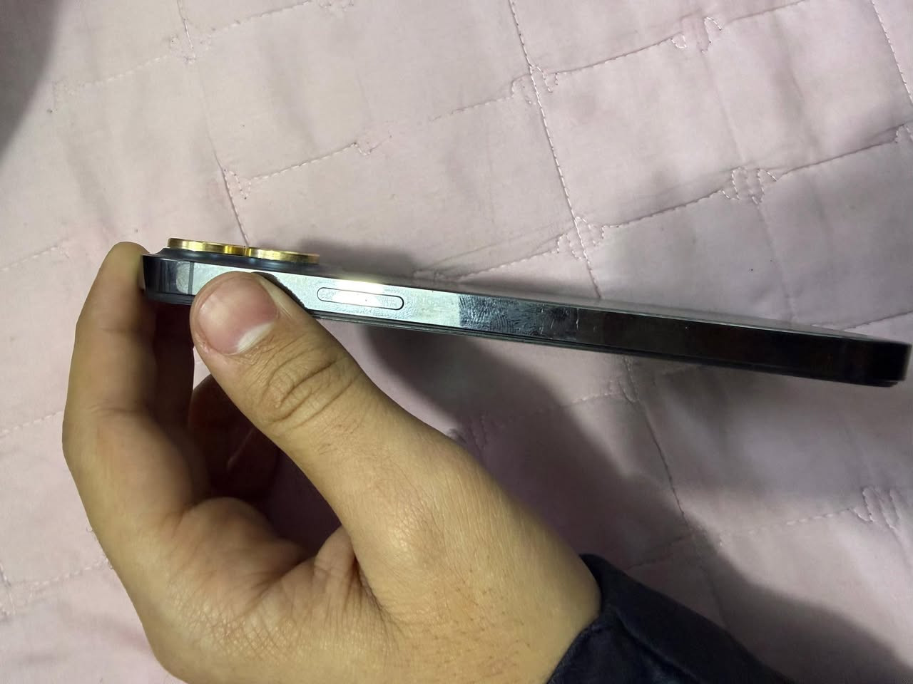 السلام عليكم ١٣ برو ماكس
ذاكرة ١٢٨ 
امريكي 
نموذج m
سعر ٥٠٠ الف 
مبل شاشة و بطارية جديدات ( فيس ايدي متوقف )
٠***********
