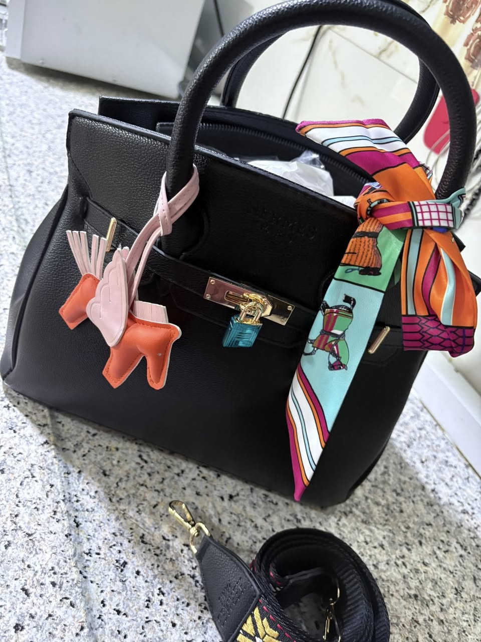 جنطه جديده مامستخدمه ابد حجمها جبير اشبر وكف لبيع سعره 30 وبيها مجال


**إذا كنت صاحب هذا الإعلان وتريد حذفه لأي سبب، رجاءا أرسل رسالة إلى الدعم الفني**