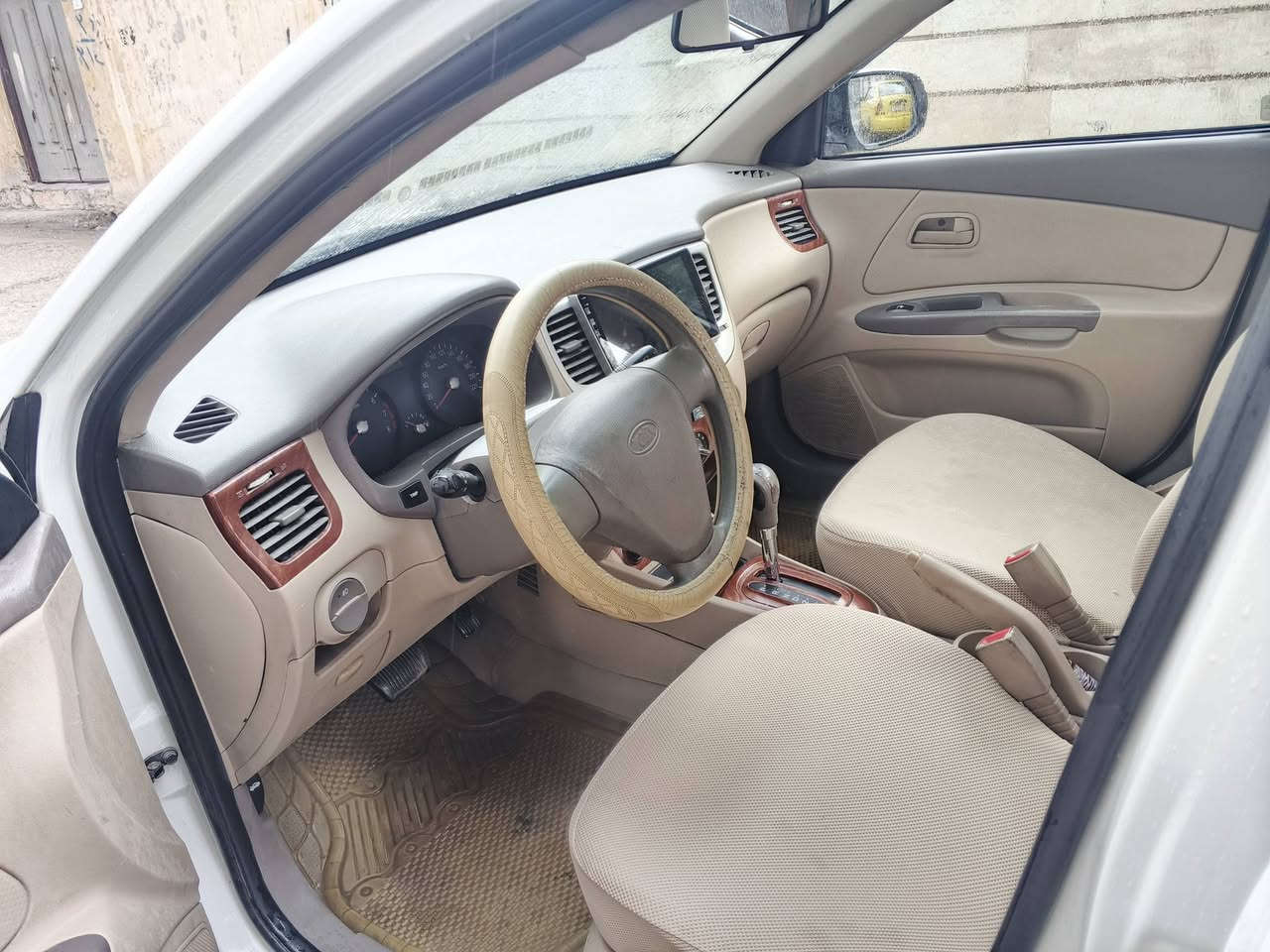 السلام عليكم كيا ريو موديل 12 ماكينه 16 
كير ماكينه شرط تبريد ثلج تخم تايه جديد 
بدون ضرر بدون تبديل بلا صبغ سياره خير من الله 
مال البيت اشاير بالمرن شاشه كبيره سياره مصروف عليها 
مكان السياره موصل جانب الايمن الاستفس 
*********** وتساب او اتصال
