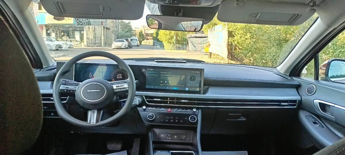 السلام عليكم 
من  رخصة الادمن
سوناتا 2025 نص فول 
لون دم الغزال 
زيرو ماشية 4200
ملاحظه السيارة كلين بدون صبغ بدون تبديل بدون ايرباك
فقط بارد الجاملغ الأيمن بسيط
مواصفات  sel 
شاشه متصله 
كامره دواره
تبريد لمس 
اوتو هولد  هندبريك بصمه 
ثلاثه انظمه قياده 
كشن كهرباء 
لد امامي وخلفي 
كشن تدفئه
بصمه ابواب وبصمه تشغيل 
تشغيل عن بعد 
مكينه 2500بانزين
كير تعليك 8نمر
ويل 17
تحديد مسار 
رادارات امامي وجانبي
بعد بيها مواصفات
ولسياره جديده بمعنى الكلمه مال جني
السياره دخول جديد
مكان السياره بغداد الغزاليه
منفيست باسمي
 للاستفسار
***********
