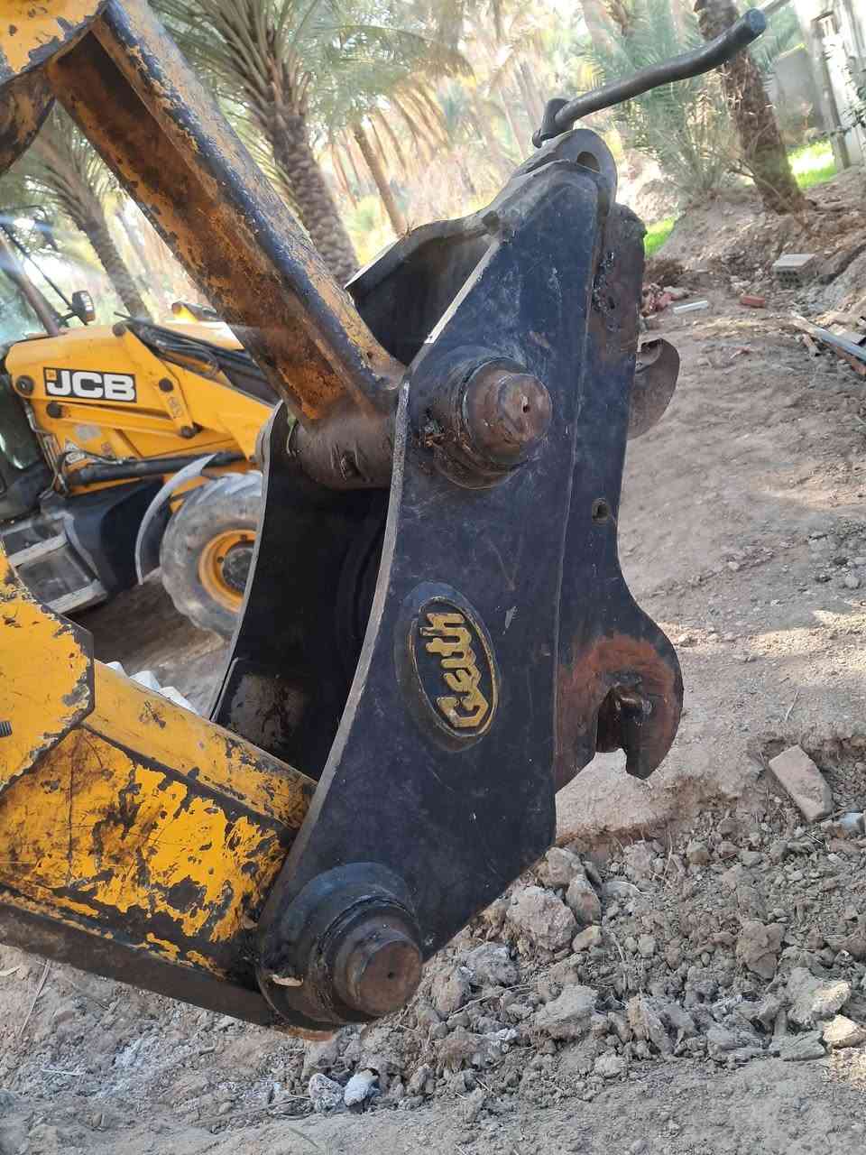 البيع كماشه مال جي سي بي  جديده بوشا جدد مابيه نقطت ملعب عنوان كربلاء الحسينيه سعرها ٦٥٠ بيها مجال  شراي ينتصل ***********
