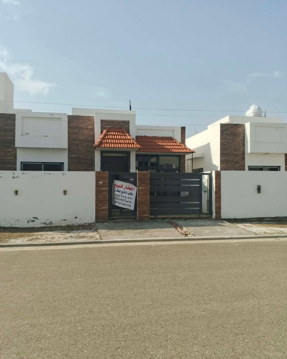 للبيع
بالفلوجه/مجمع ستي الفلوجه السكني خلف جامعه السراج الاهليه في مدخل الفلوجه الشرقي دار 250m طابق واحد غرفتين نوم سويت و استقبال وصاله ومطبخ حار وبارد وكراج وحديقه وشارع 15m وخدمات كامله كهرباء ارضيه (دفن)وشوارع مبلطه ومجاري البيت بناء 2025 وزيرو غير مستخدم  من أهم مميزاته انه تم تقفيله من قبل صاحب البيت بمواصفات أرقى  حيث الارضيه مرمر وجدران المطبخ والصحيات مرمر وسحبات  واضائه مخفيه كل البيت وكهرباء بوري ومواد اصليه وعدد نقاط اكثر وماء BBRوخزان ماء اكبر وأبواب تختلف من حيث السمك والديكور وشبابيك المنيوم اسود اصلي محكم البيت مسدد كافه المبلغ للشركه الاستثماريه السعر 155مليون ونتفاوض ***********//***********
